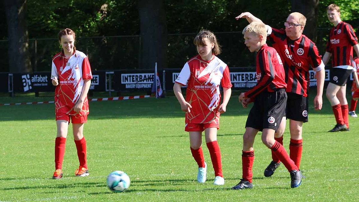Eva und Jamie gehen nun gemeinsam auf Torejagd für die Ibbenbürener Kickers